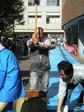 もちつきをする早稲田の街のおじさん(有名人!?)
